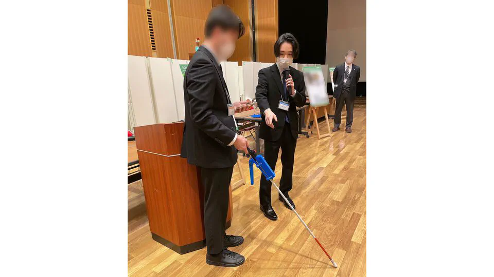 視覚障害者向け白杖装着用電子コンパスの登壇発表を行いました